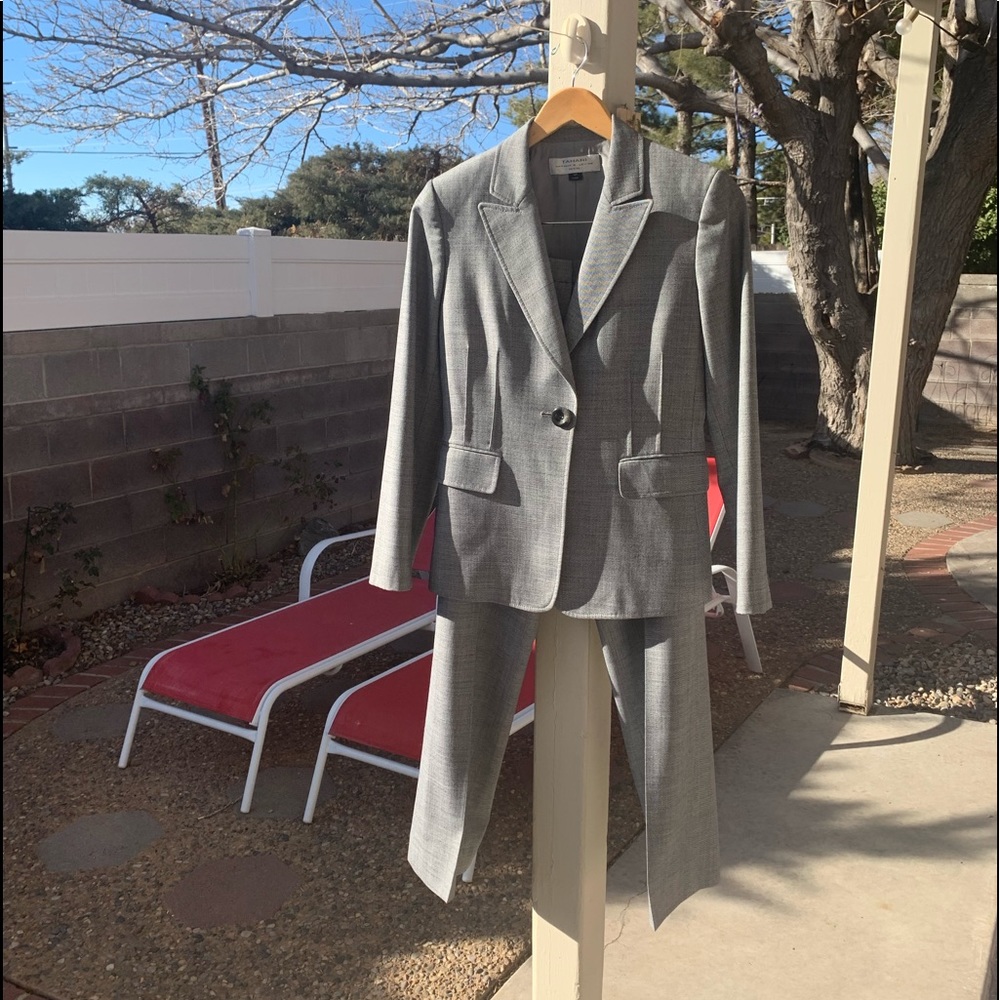 Tahari Arthur S. Levine Petite 4P 2 piece grey wool blend